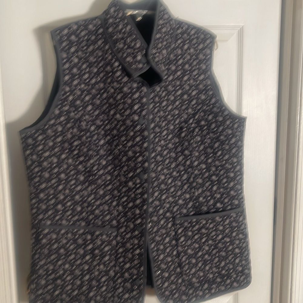 Unbranded Reversible Sleeveless Quilted Ladies Vest with High Collar.